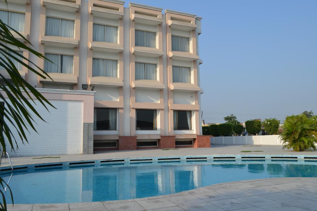 Hotel Sobti Continental Rudrapur Exterior foto