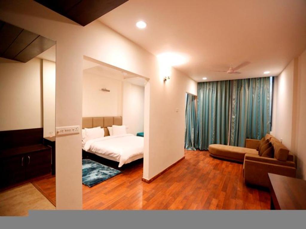 Hotel Sobti Continental Rudrapur Zimmer foto